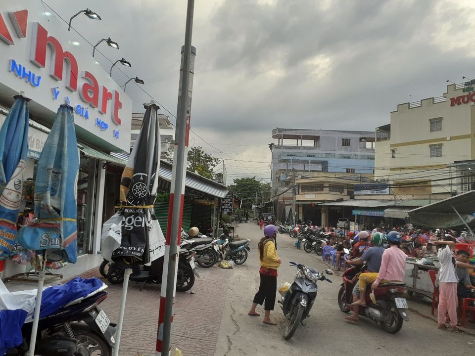 Bán nhà trệt lầu nho nhỏ, xinh xinh, mới tinh, gần cháo lòng và chợ Cái Tắc, Châu Thành A, Hậu Giang