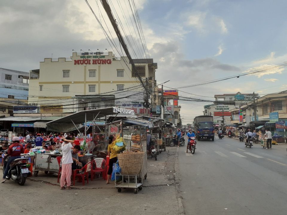 Bán nhà trệt lầu nho nhỏ, xinh xinh, mới tinh, gần cháo lòng và chợ Cái Tắc, Châu Thành A, Hậu Giang