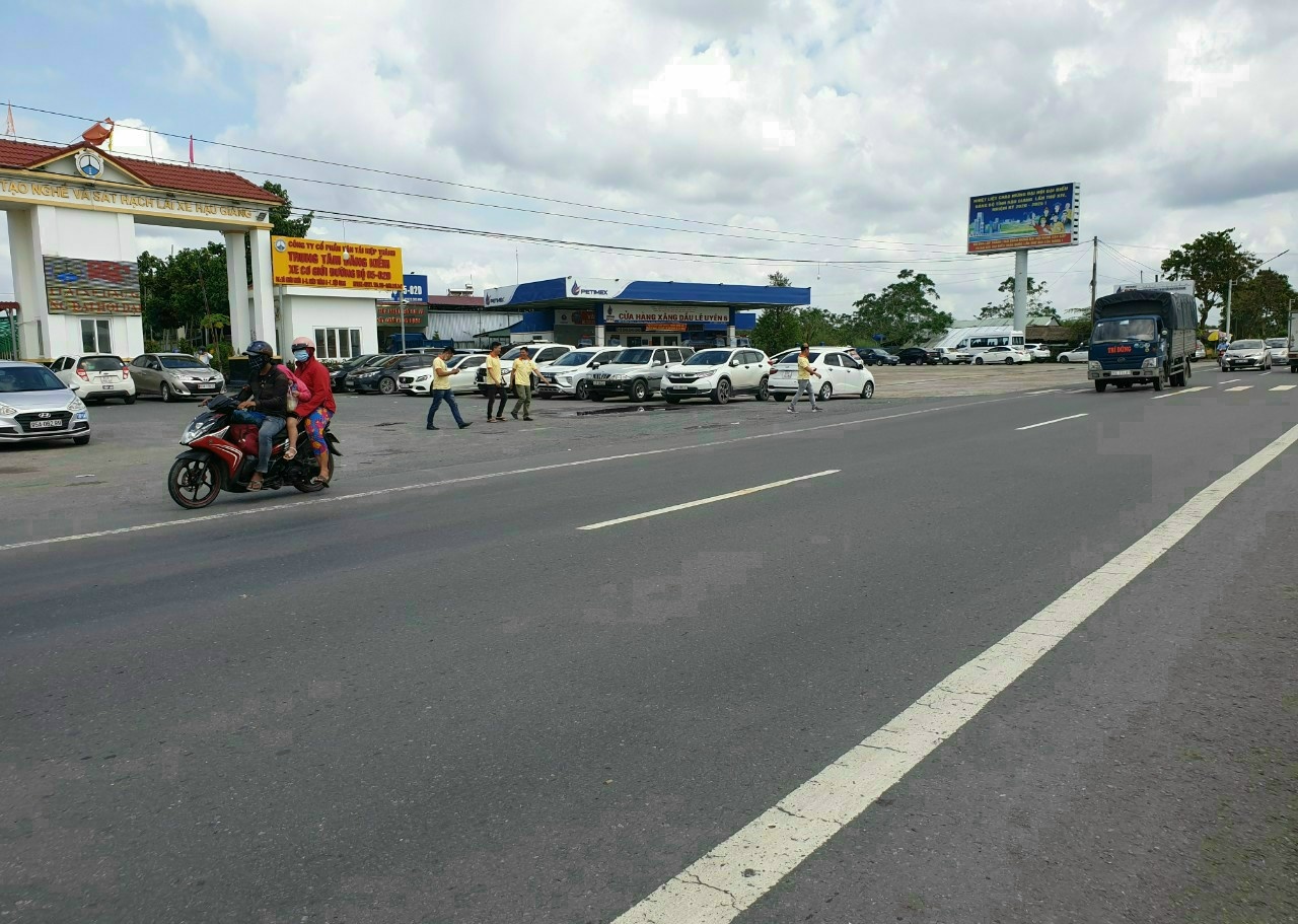 Ngang 36m, dài hơn 70m mặt tiền QL61C, Châu Thành A, Hậu Giang.