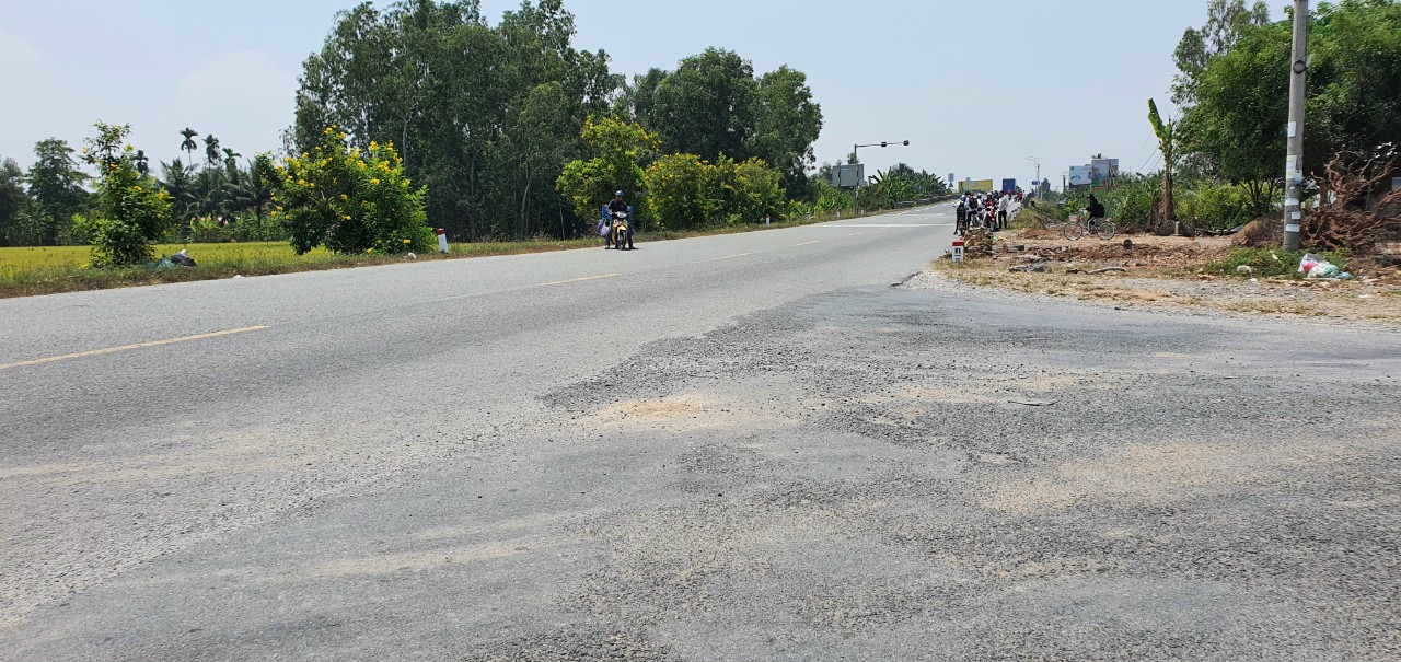 Mảnh đất đẹp, mặt tiền QL61C